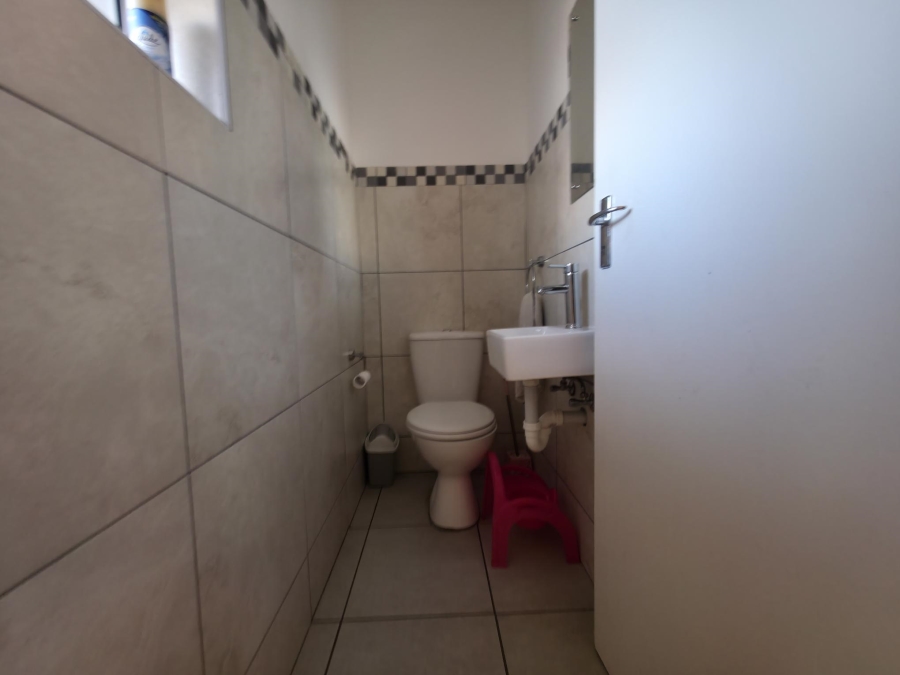2 Bedroom Property for Sale in Houghton Place Western Cape